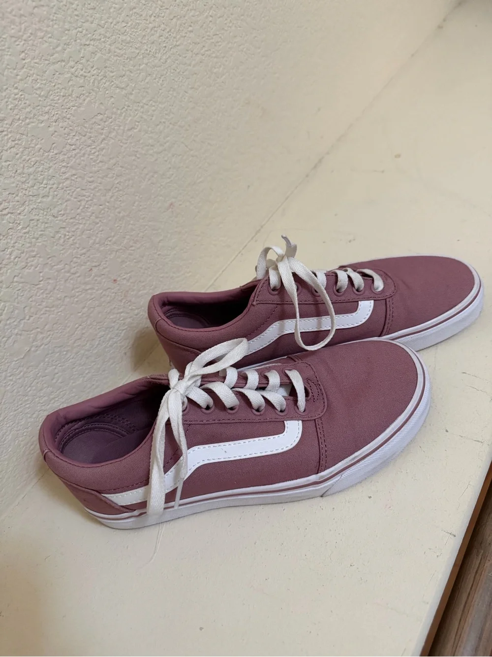 Vans Old Skool Low-Top Sneakers in Mauve with White Stripe